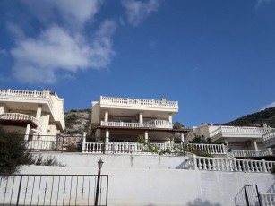 MUHTEŞEM LOKASYONU İLE PANORAMİK MANZARALI MÜSTAKİL VİLLA.....