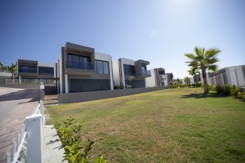 3+1 STUNNING VILLA WITH A DETACHED GARDEN IN KARAOVA....
