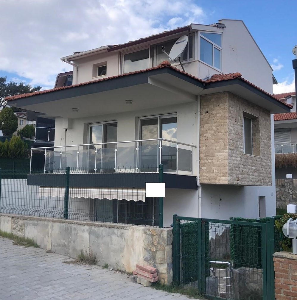 FREISTEHENDE 3+1 VILLA MIT PRIVATEM POOL IN KARAOVA