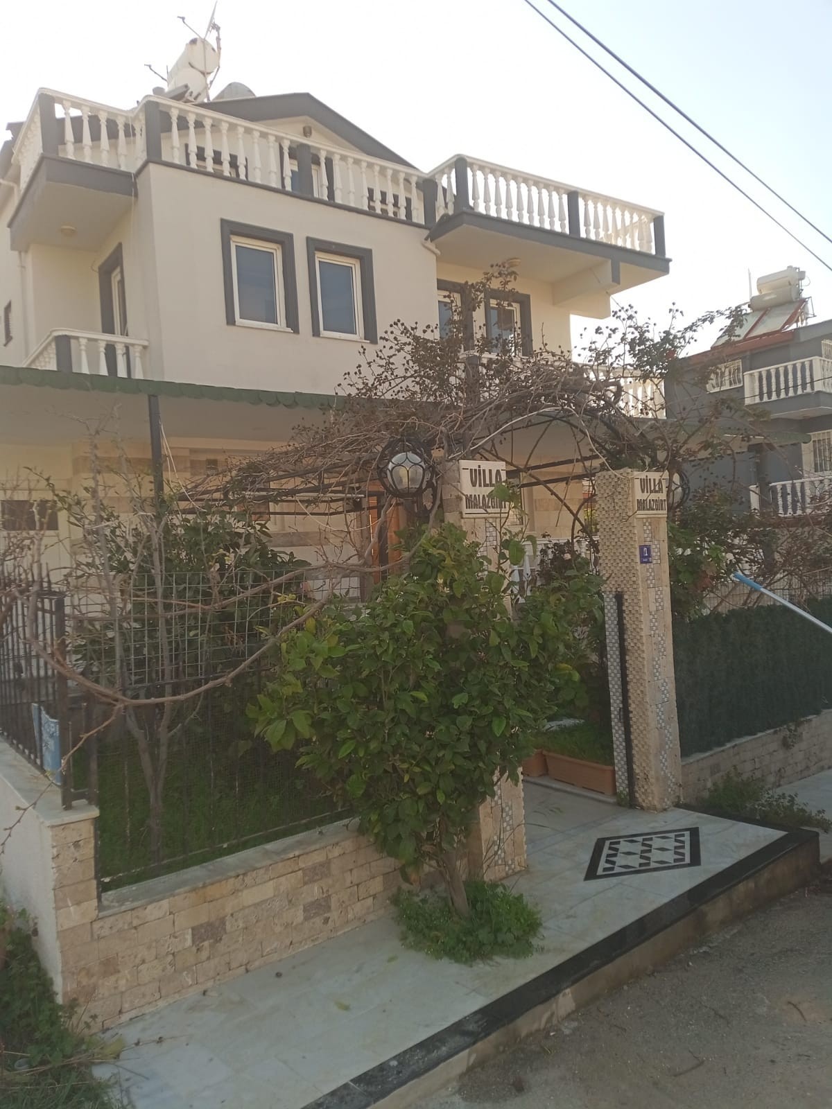 KUŞADASI KARAOVA'DA  DENİZ MANZARALI 3+1 TRİPLEX MÜSTAKİL VİLLA....