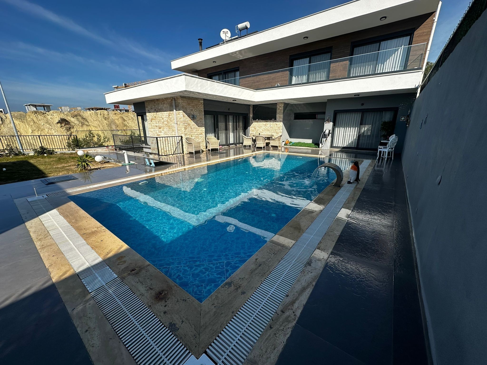 EINZELNE FREISTEHENDE VILLA MIT MEERBLICK UND PRIVATEM POOL IN SOĞUCAK....