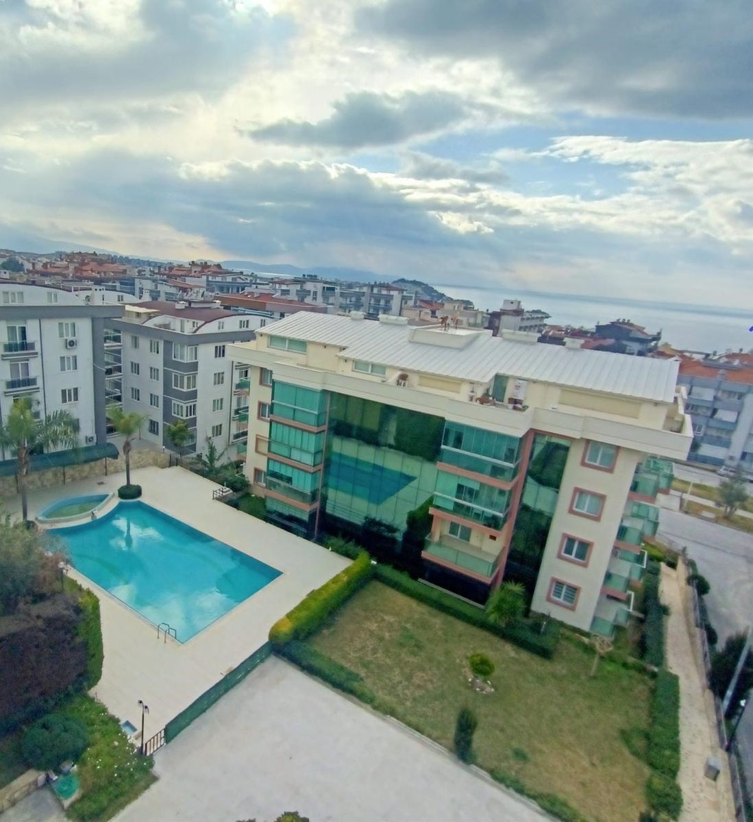 Ein Penthouse-Duplex mit faszinierender Aussicht im Herzen der Ägäis!