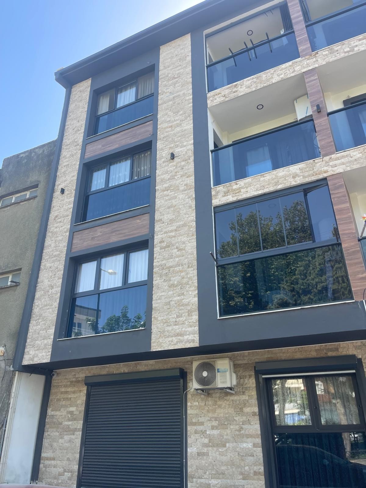 DAVUTLAR MERKEZDE ARA KAT 2+1 DAİRE...