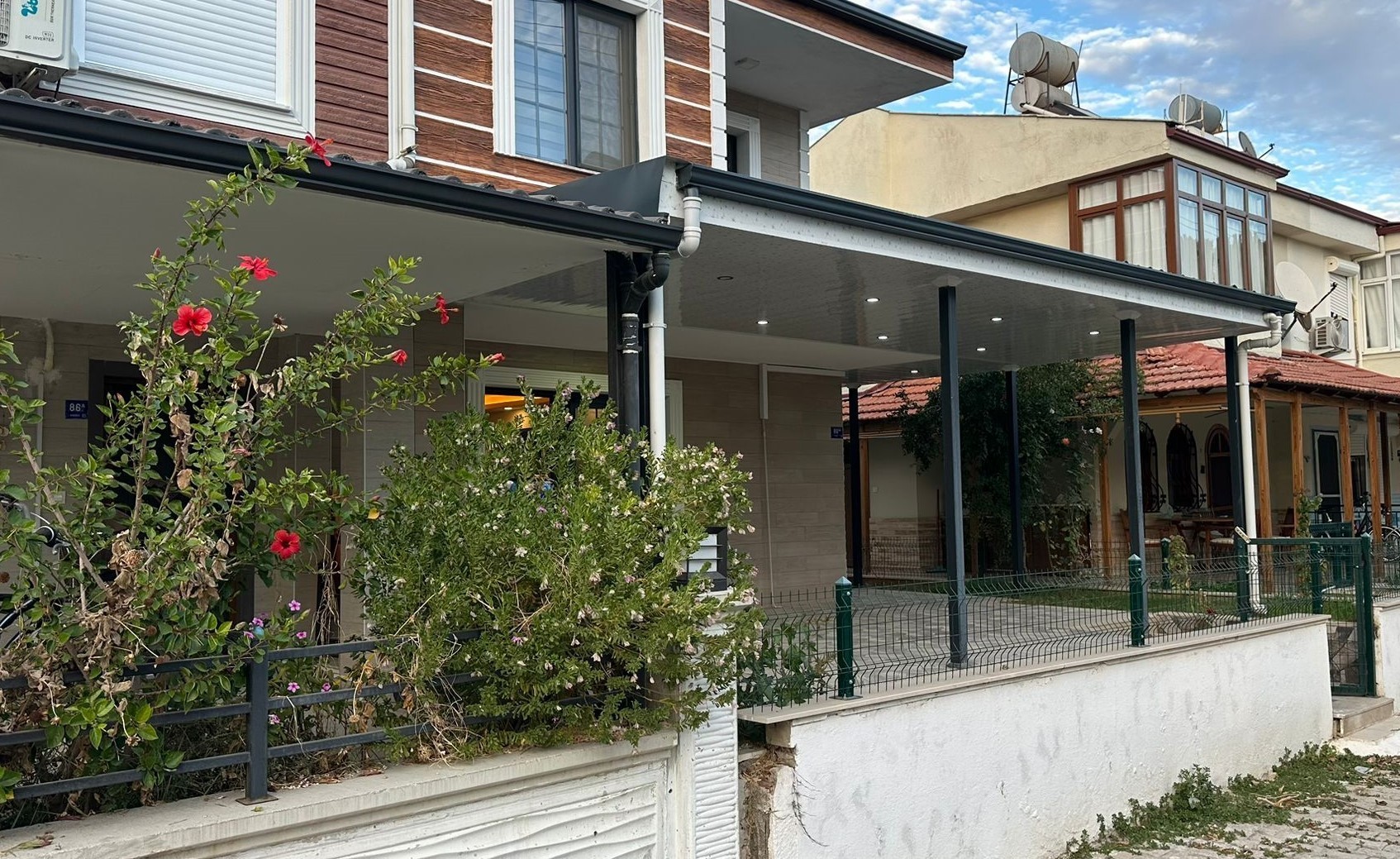 DAVUTLAR'DA SAHİLE İLK SİTEDE 3+1 MASRAFSIZ YAZLIK..