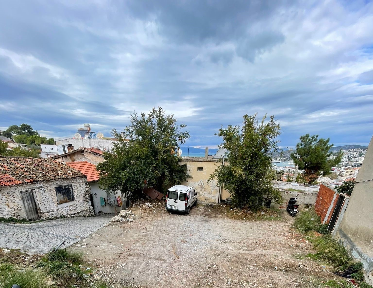 ** BAUERNHOF ZU VERKAUFEN IN KUŞADASI YENİKÖY **