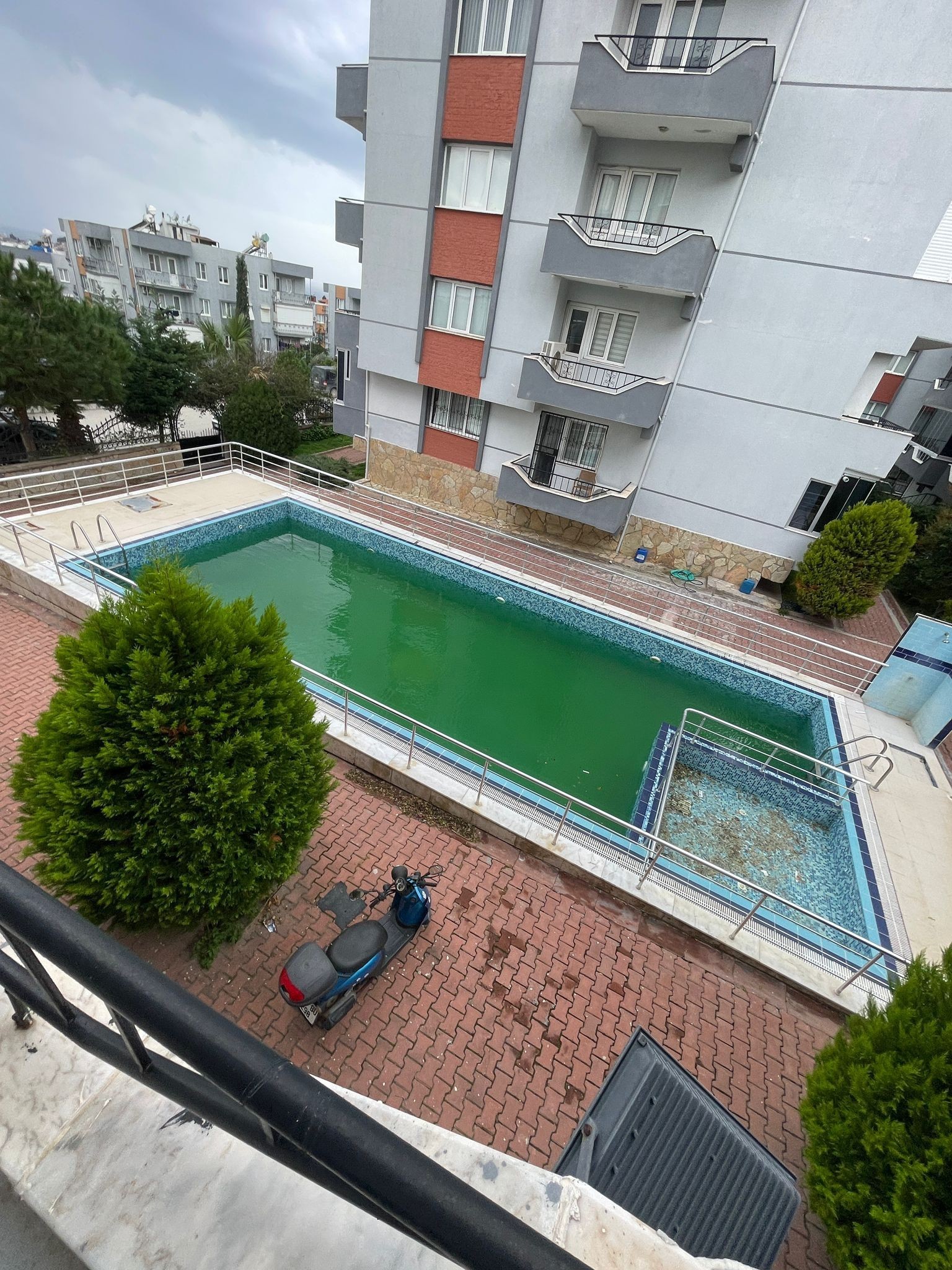 3+1 Apartment mit teilweisem Meerblick in einem Komplex mit Pool!