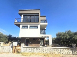 Davutlar - 317 M² Arsa - Özel Havuz - Tek Müstakil Villa