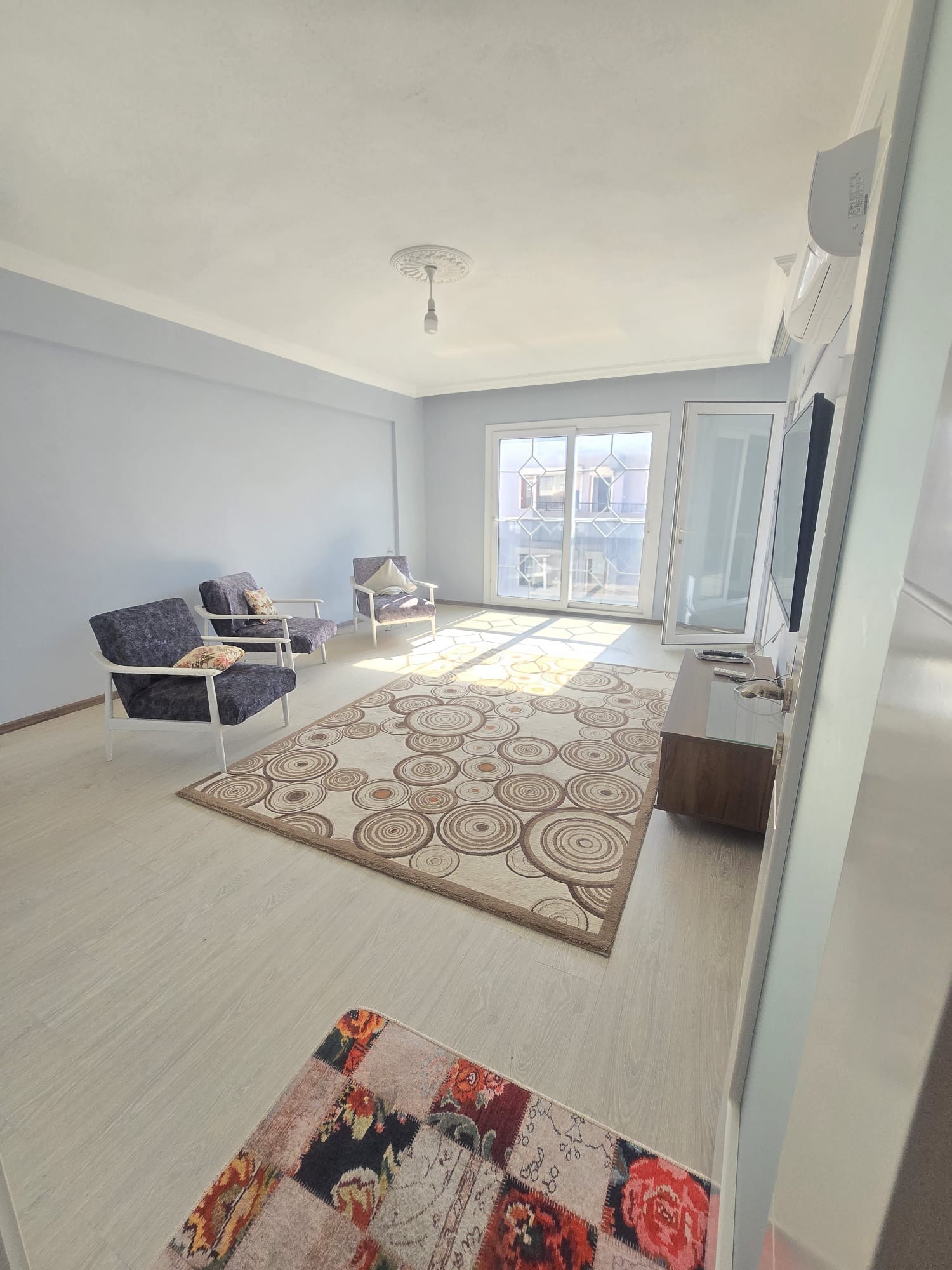 3+1-Zimmer-Wohnung mit Hauptbadezimmer im Zentrum von Davutlar!