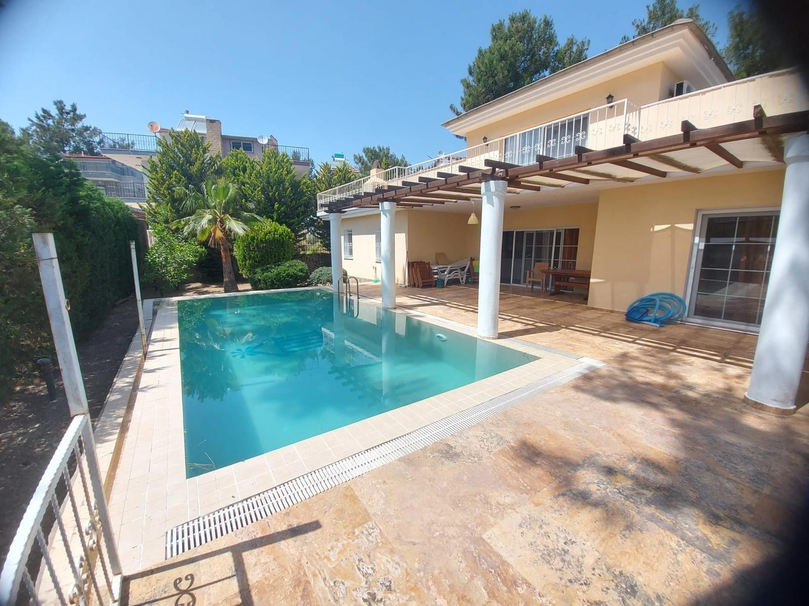 Freistehende Villa mit privatem Pool in Karaova
