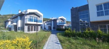 Havuzlu ve Güvenlikli Sitede 4+1 Tek Müstakil Villa