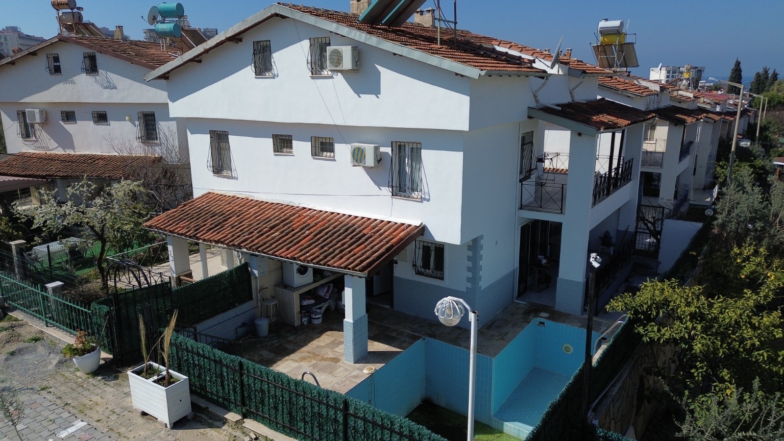 Kuşadası Yavansu'da Özel Havuzlu 5+1 Tripleks Villa...