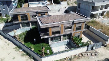 Brandneue Villa mit privatem Pool und Meerblick in Yaylaköy.