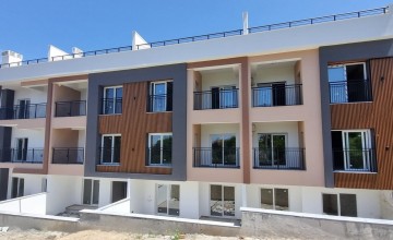 Erdgeschoss, brandneue 2+1-Wohnung in Güzelçamlı