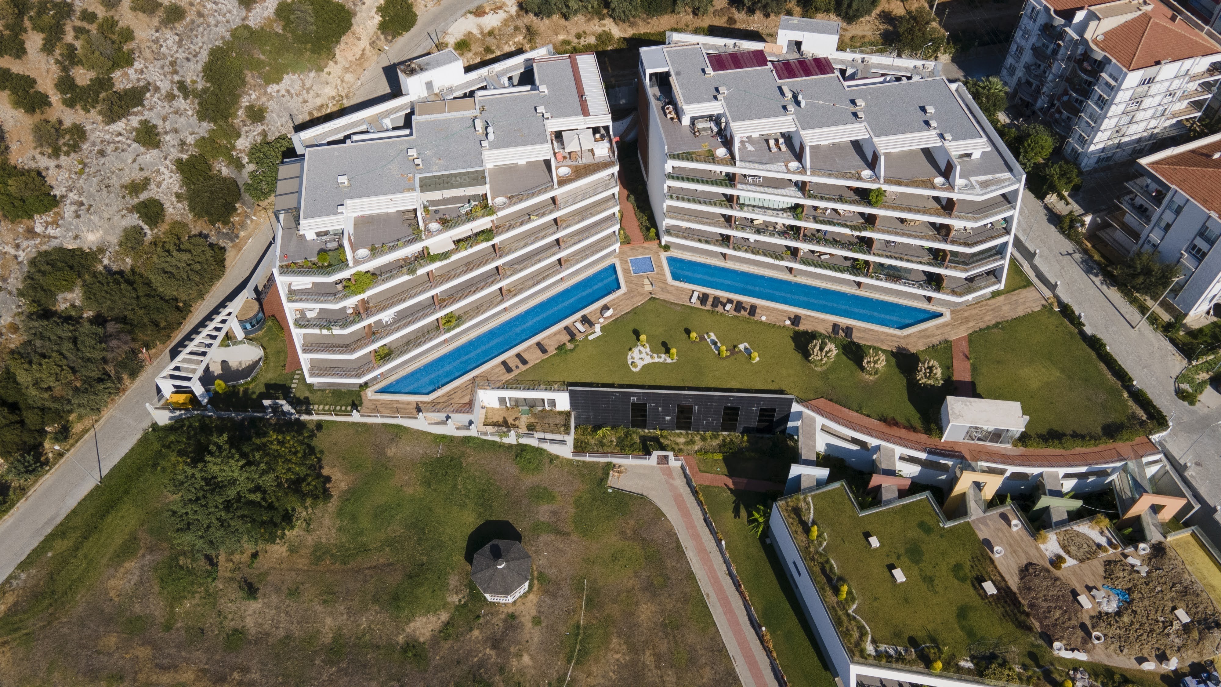 ** KUŞADASI'NIN EN GÖZDE SEMTİNDE SÜPER LUX 3+1 DAİRE **