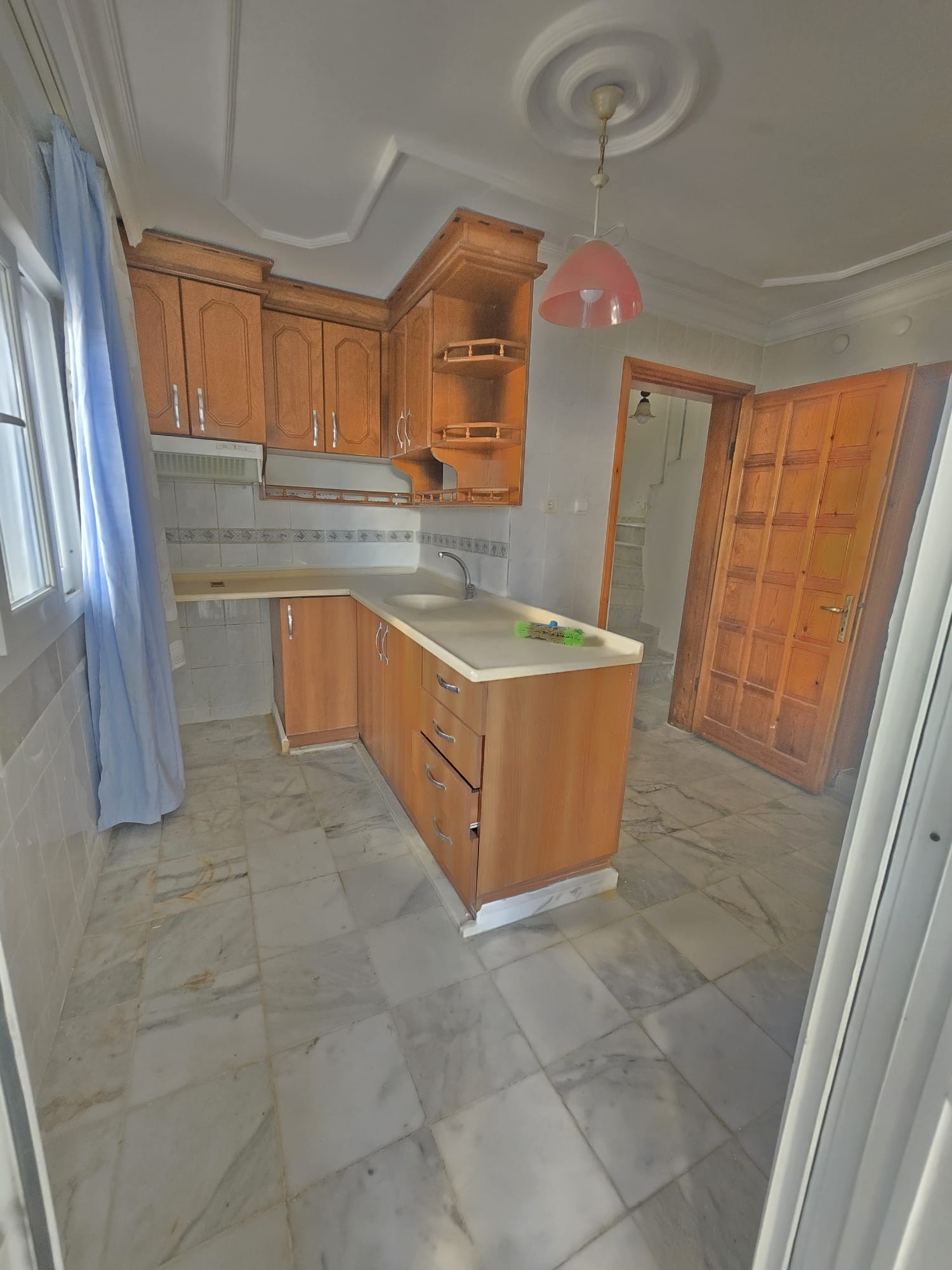 Sahile Yürüyüş Mesafesinde, Geniş Odalı 4+1