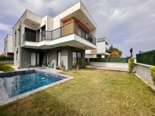 Güzelçamlı’da Özel Havuzlu Müstakil Villa