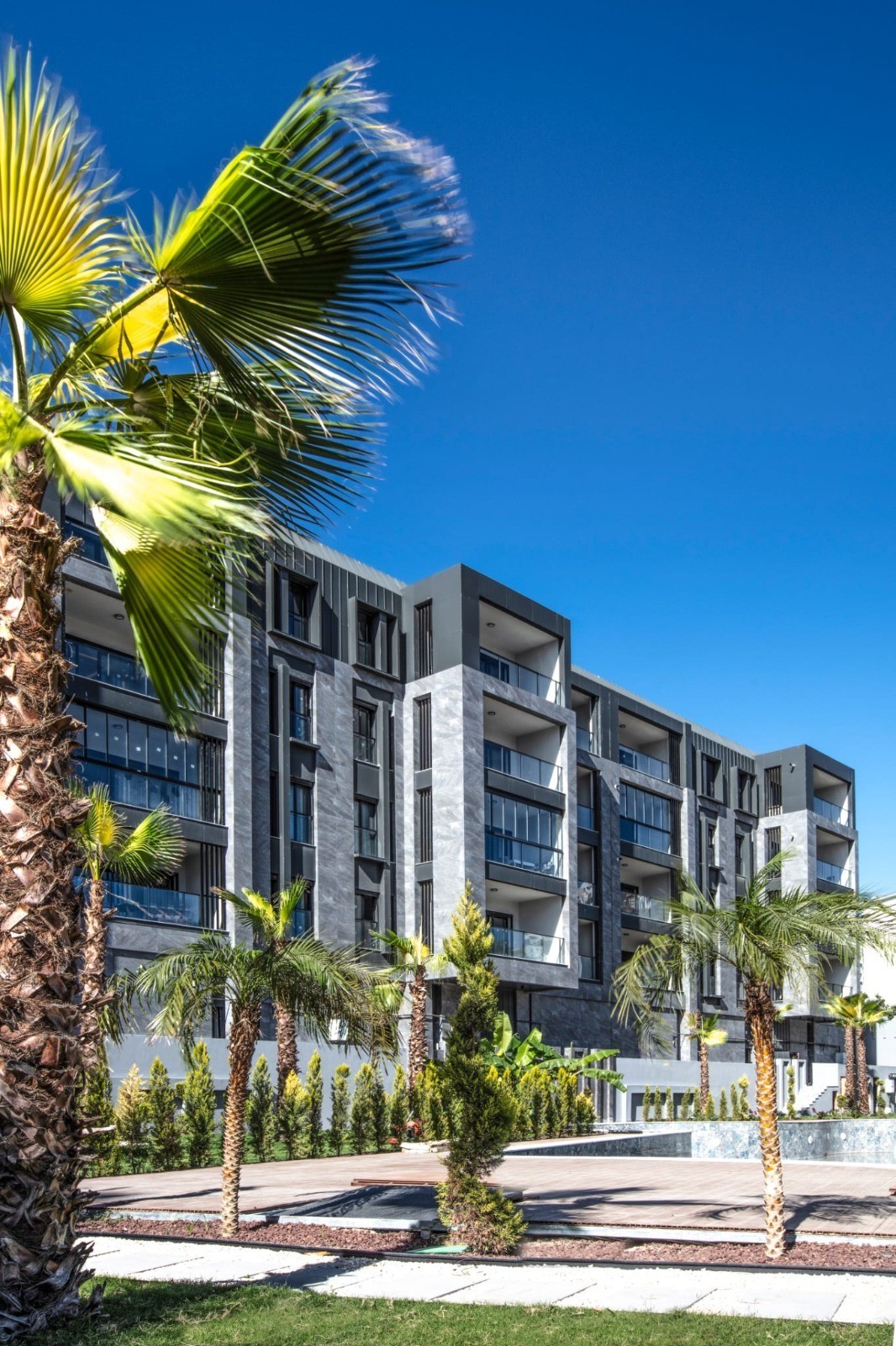 Kuşadası Merkezde 3+ 1 Akıllı Ev Sitemli Lux Daire