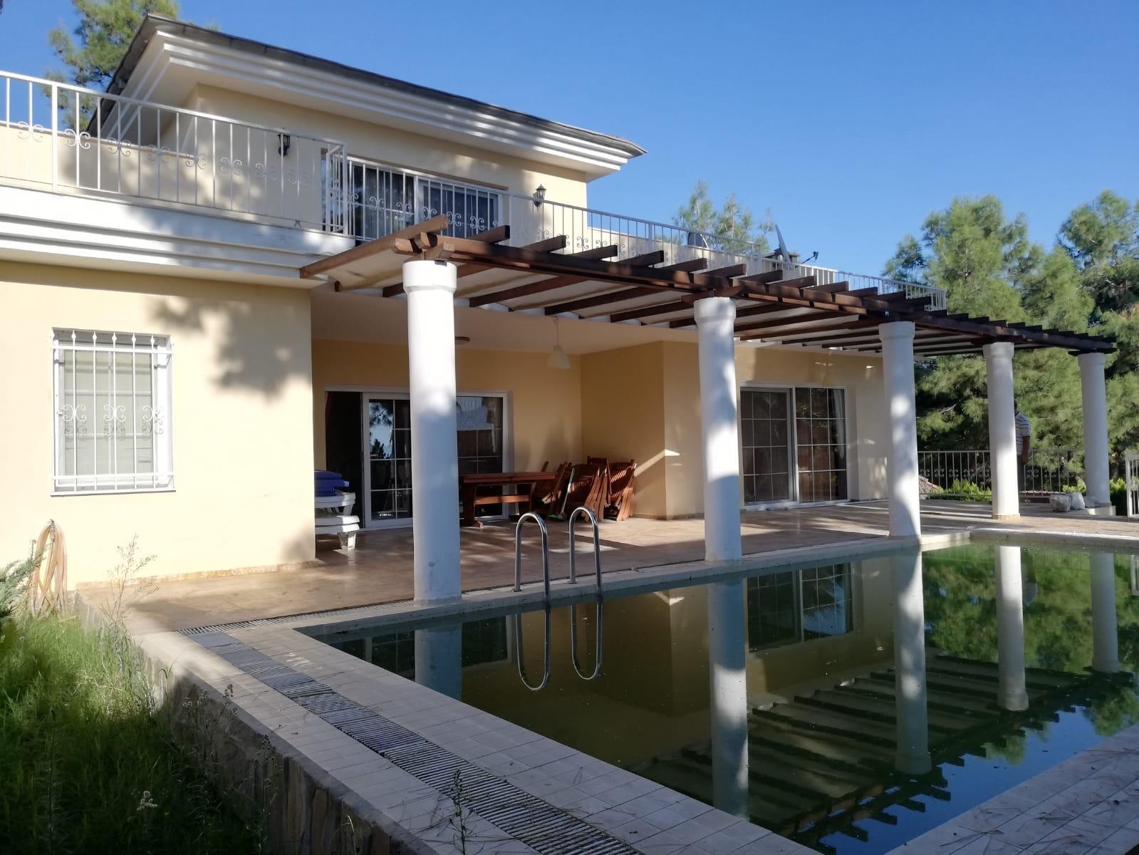 Die einzige freistehende Villa mit privatem Pool in Karaova.