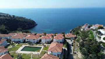 3+1 Villa in einer prestigeträchtigen Anlage mit eigenem Privatstrand