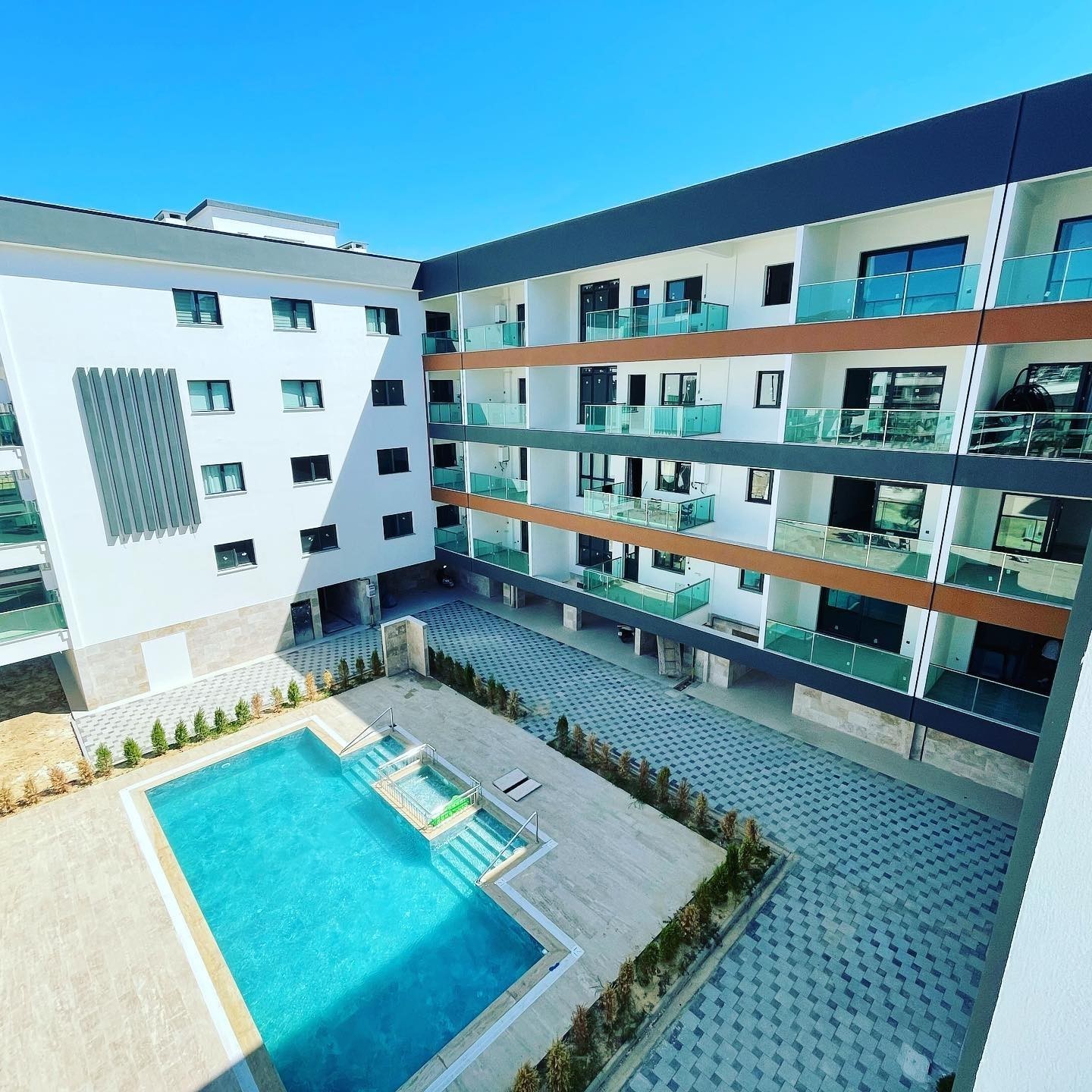 Havuzlu Sitede Ebeveyn Banyolu 2+1 Daire