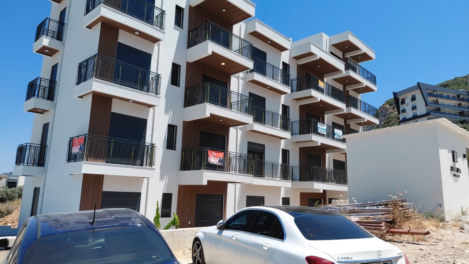 Kuşadası'nda Sıfır 2+1 / Kapalı Otoparklı / Yerden Isıtmalı
