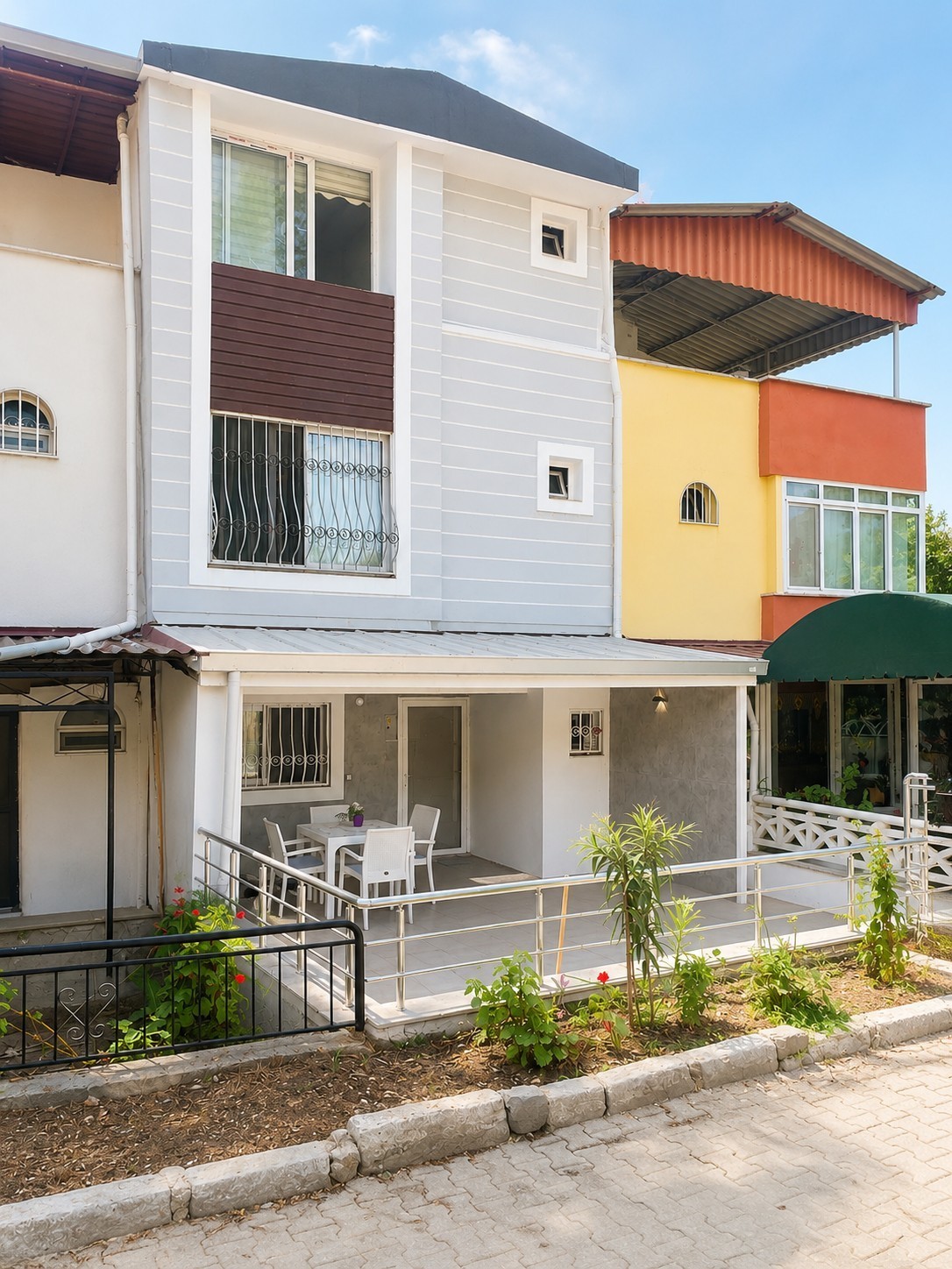 Triplex 4+1 entièrement meublé dans une résidence sécurisée à Soğucak.