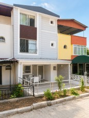 Fully furnished 4+1 triplex in a gated community in Soğucak.