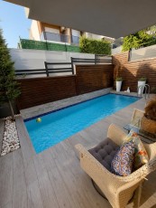 4+1 Villa with Private Pool and Natural Gas Heating in Kadınlar Denizi