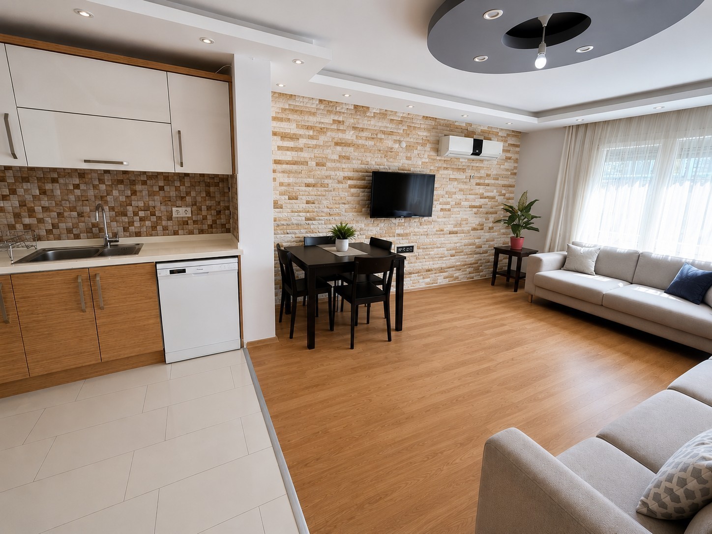 Emplacement central, aucun frais supplémentaire pour un appartement 1+1