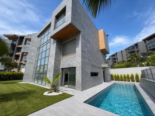 Villa 4+1 avec piscine privée dans le quartier d'Ege