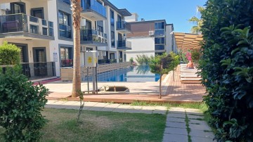 Davutlar’da Havuzlu Sitede Eşyalı 2+1 Daire